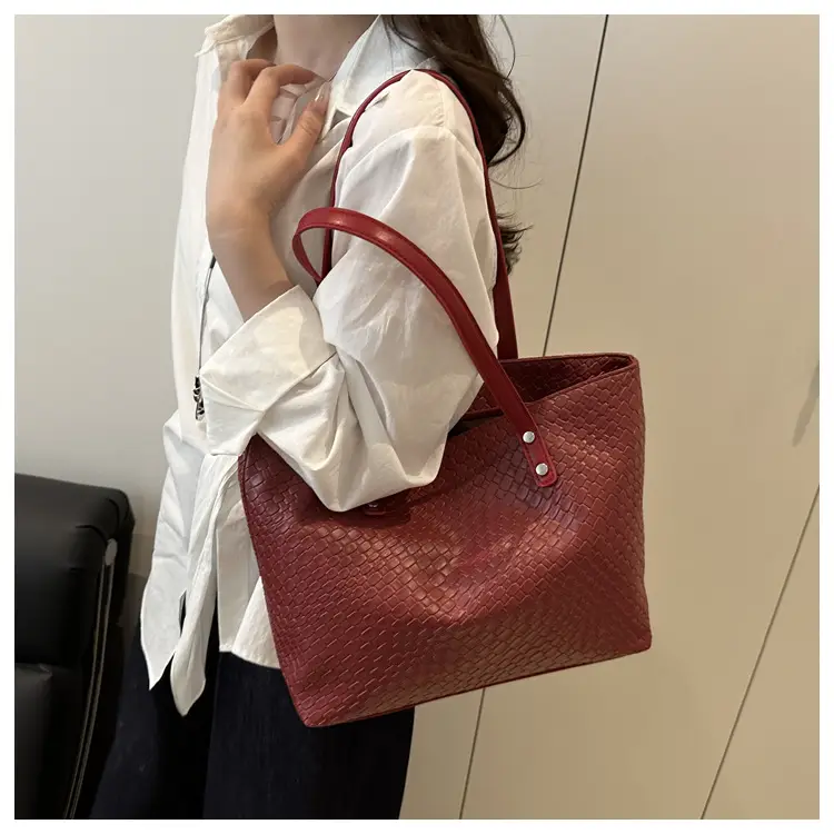 Retro Red Women's Large Capacity Tote Bag — feature 14