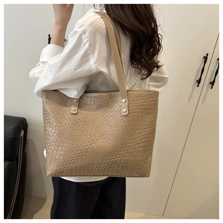 Retro Red Women's Large Capacity Tote Bag — feature 16