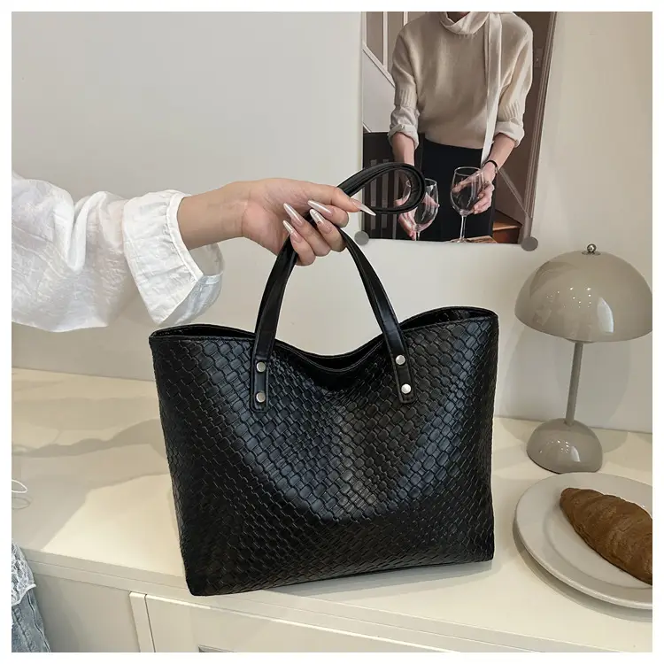 Retro Red Women's Large Capacity Tote Bag — feature 17