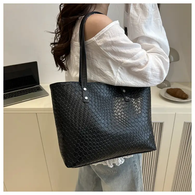 Retro Red Women's Large Capacity Tote Bag — feature 18