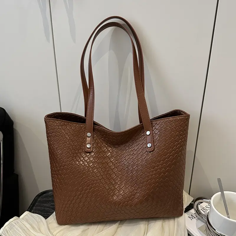 Retro Red Women's Large Capacity Tote Bag - Image 5