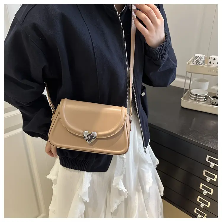 Pink Heart Lock Shoulder Bag for Women 2023 — feature 11
