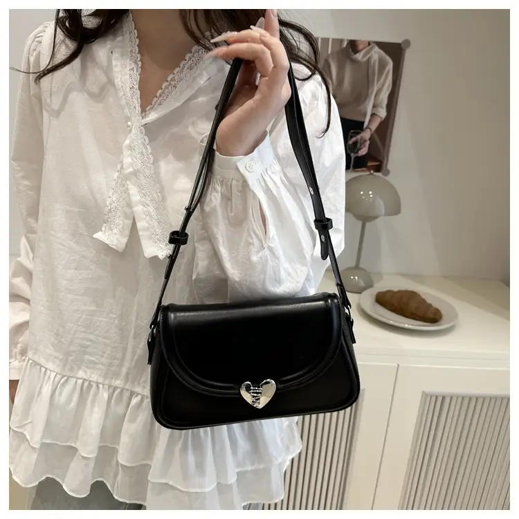 Pink Heart Lock Shoulder Bag for Women 2023 — feature 15