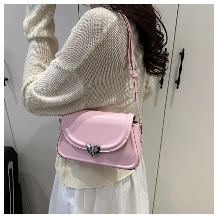 Pink Heart Lock Shoulder Bag for Women 2023 — feature 19