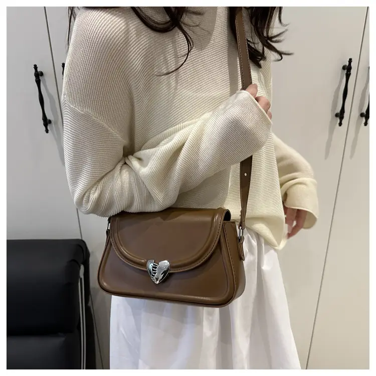 Pink Heart Lock Shoulder Bag for Women 2023 — feature 23