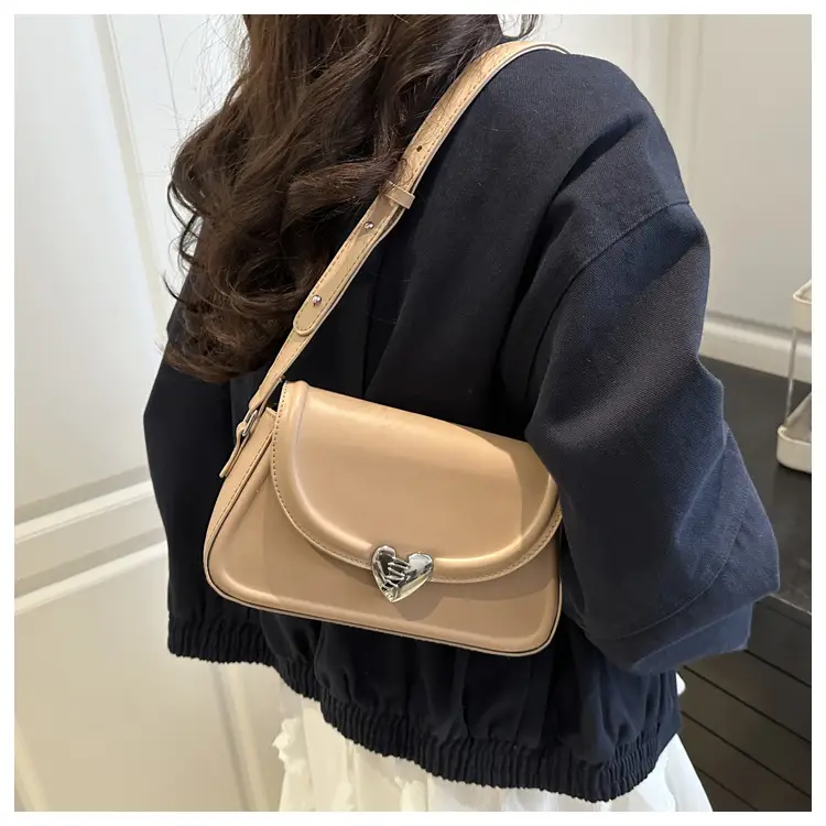 Pink Heart Lock Shoulder Bag for Women 2023 — feature 9
