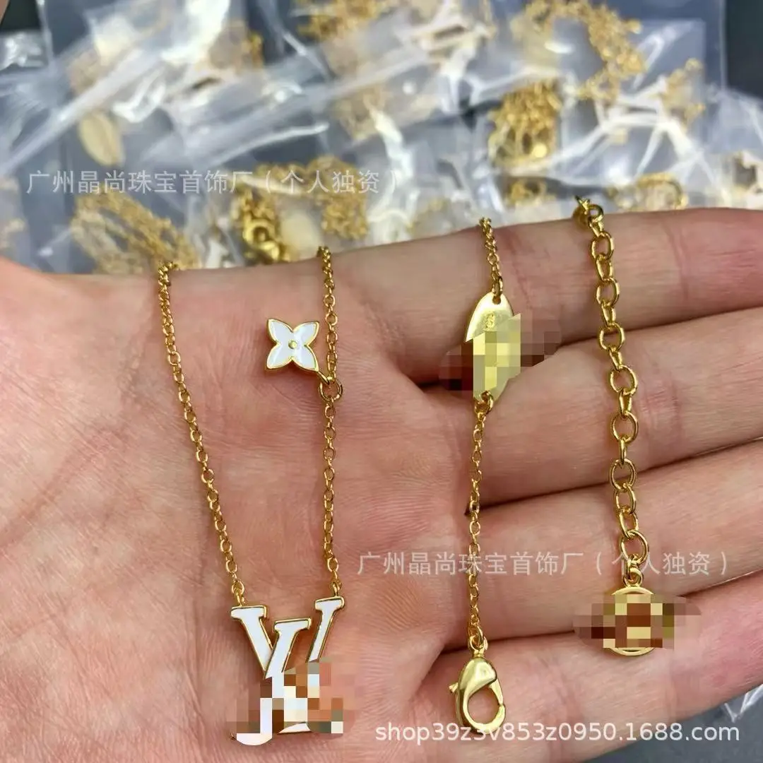 2025 New Product L's Silver 3-Piece Clover Necklace — feature 2