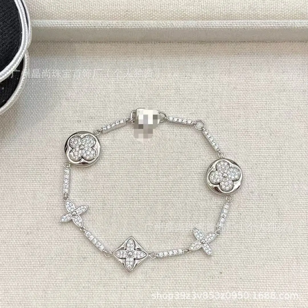 2025 New Product L's Silver 3-Piece Clover Necklace — feature 3