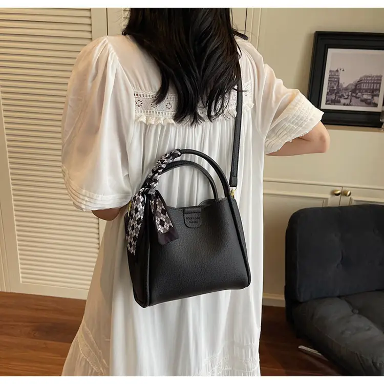 French Niche Beige Shoulder Bag Women 2025 — feature 13