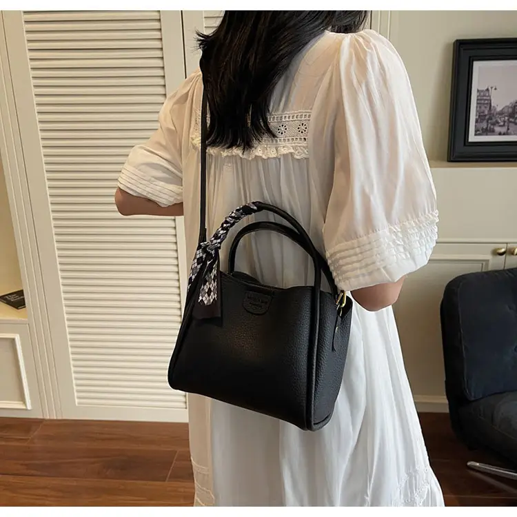 French Niche Beige Shoulder Bag Women 2025 — feature 14