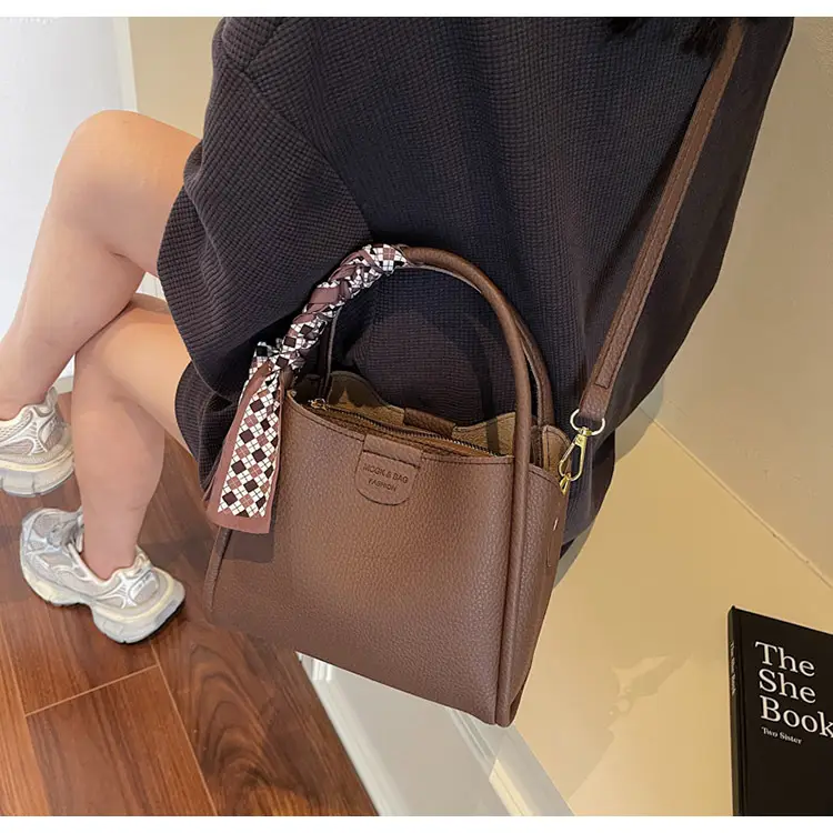 French Niche Beige Shoulder Bag Women 2025 — feature 15