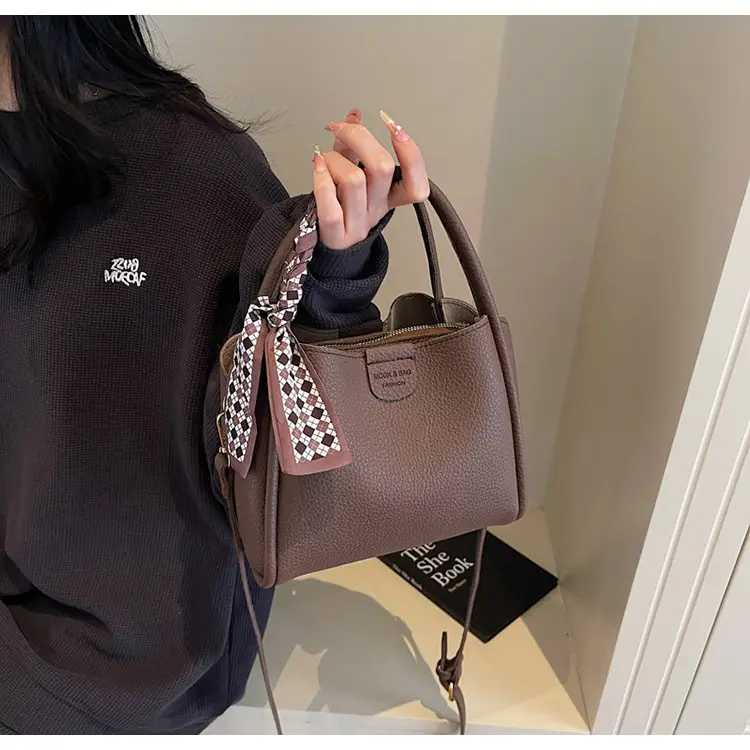 French Niche Beige Shoulder Bag Women 2025 — feature 16