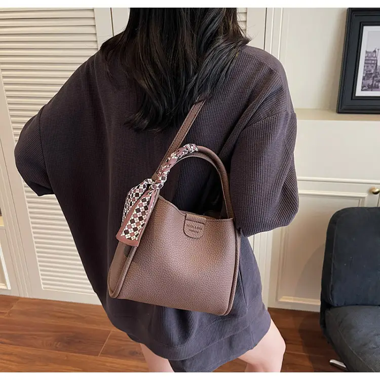 French Niche Beige Shoulder Bag Women 2025 — feature 18