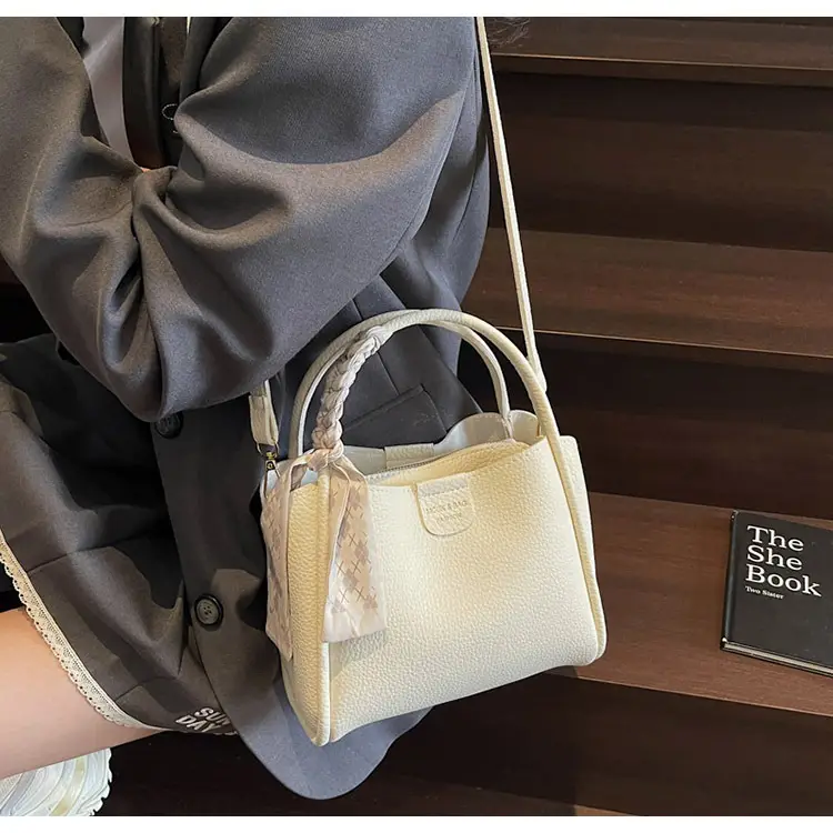 French Niche Beige Shoulder Bag Women 2025 — feature 19