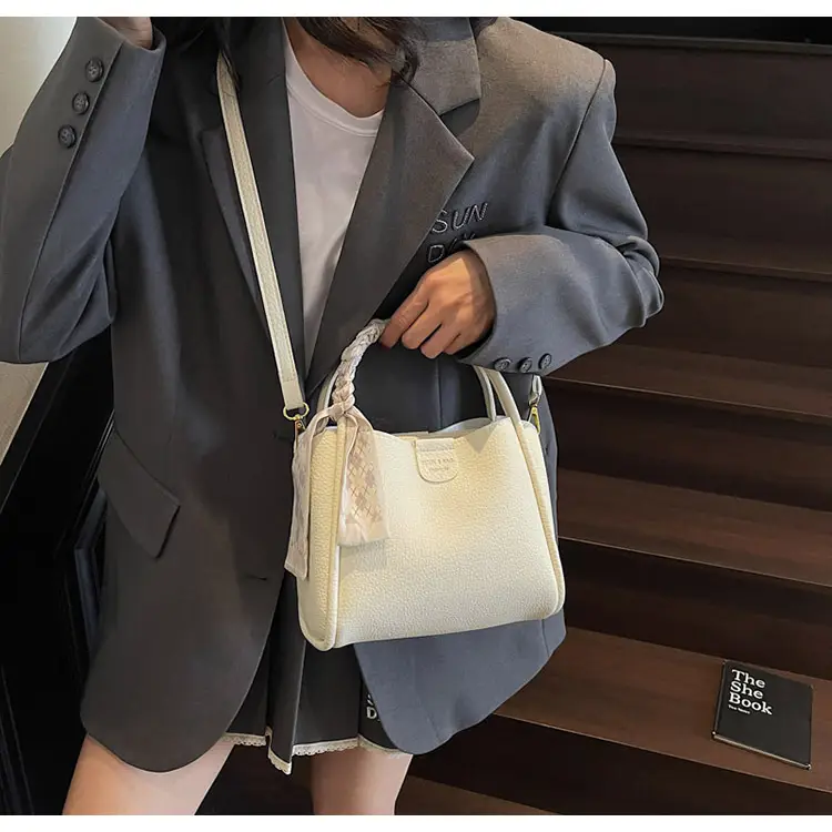 French Niche Beige Shoulder Bag Women 2025 — feature 21