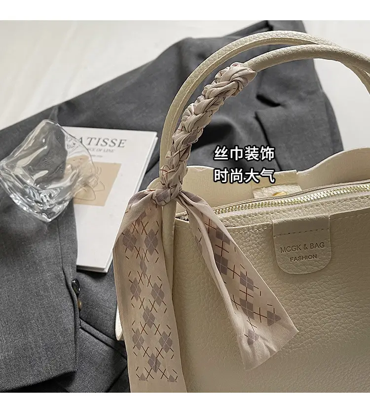 French Niche Beige Shoulder Bag Women 2025 — feature 9