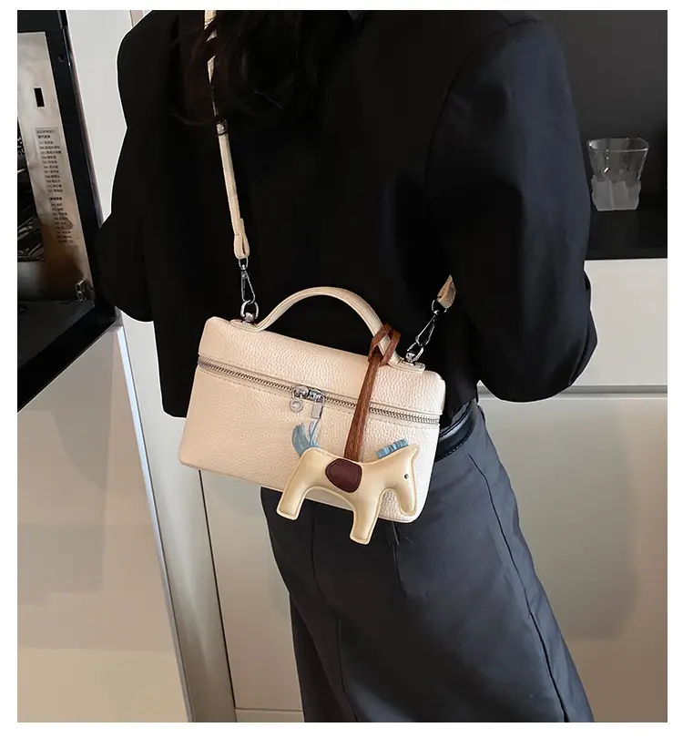 Women's Cream Elephant Design Shoulder Bag 2025 — feature 4
