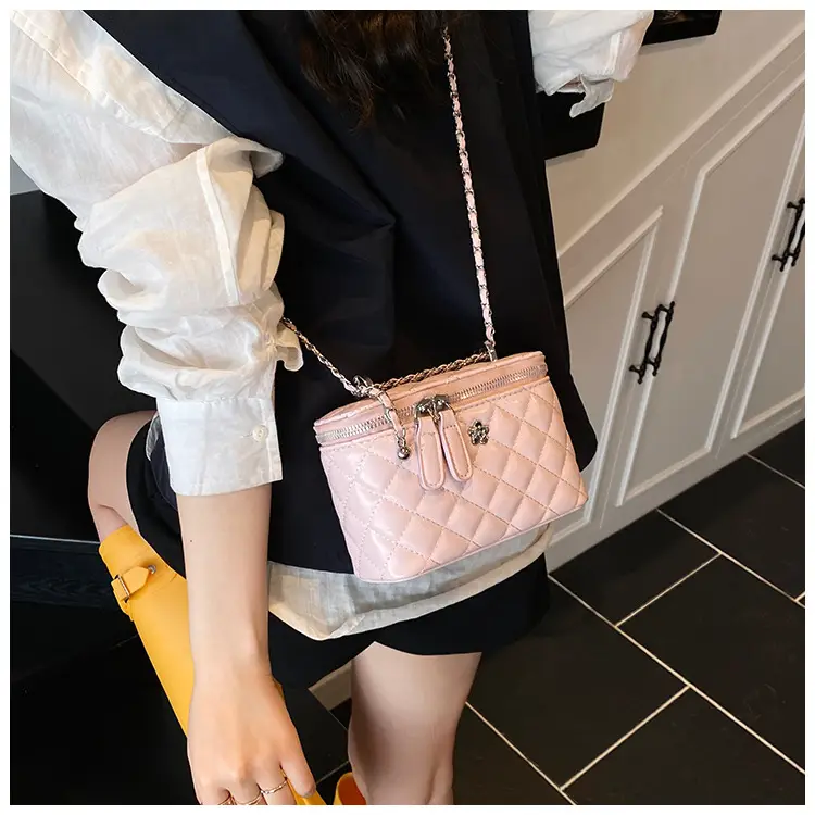 Silver Quilted Chain Shoulder Bag for Women 2026 — feature 12