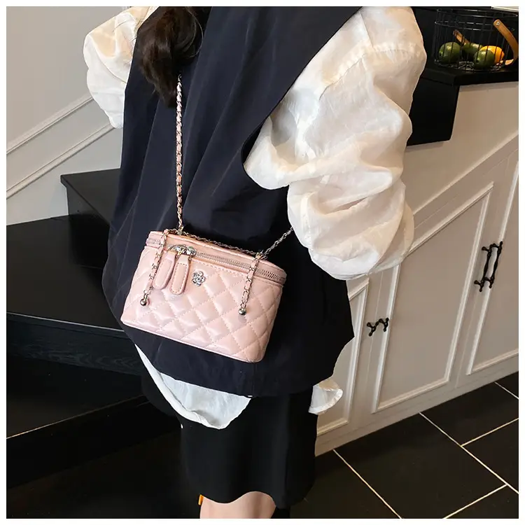 Silver Quilted Chain Shoulder Bag for Women 2026 — feature 13