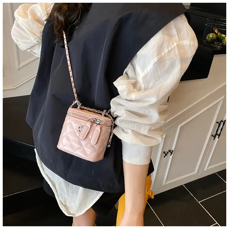 Silver Quilted Chain Shoulder Bag for Women 2026 — feature 15