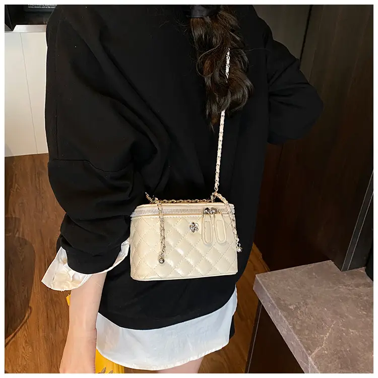 Silver Quilted Chain Shoulder Bag for Women 2026 — feature 16