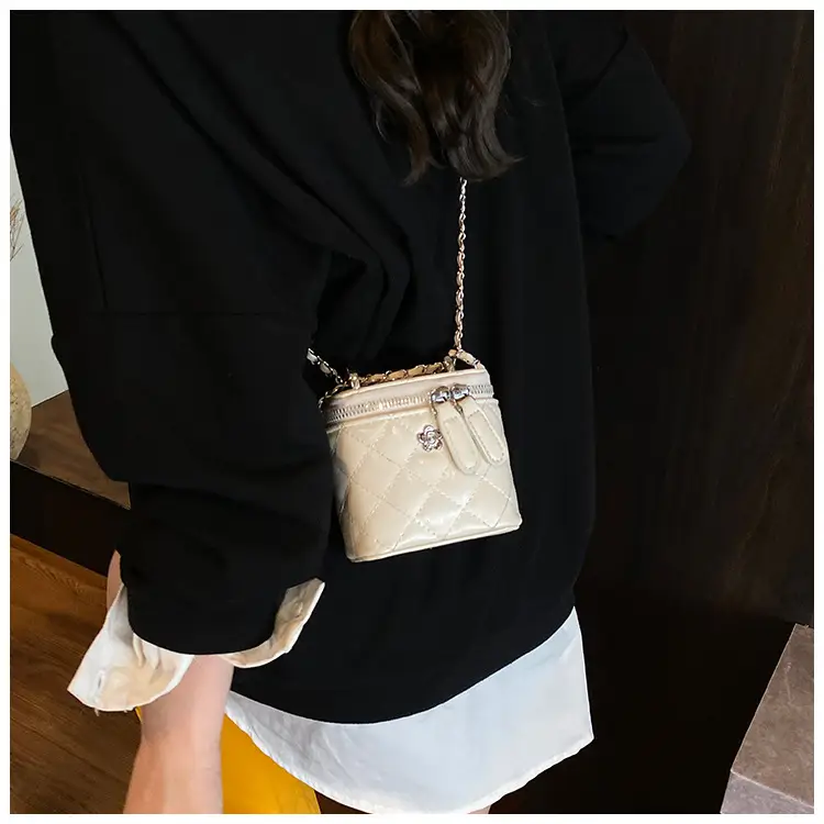 Silver Quilted Chain Shoulder Bag for Women 2026 — feature 19