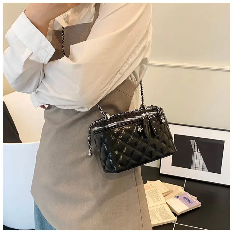 Silver Quilted Chain Shoulder Bag for Women 2026 — feature 21