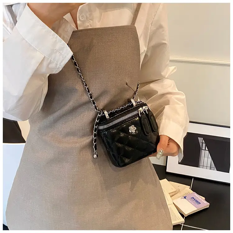 Silver Quilted Chain Shoulder Bag for Women 2026 — feature 22