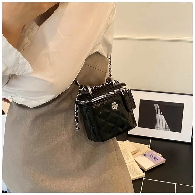 Silver Quilted Chain Shoulder Bag for Women 2026 — feature 23