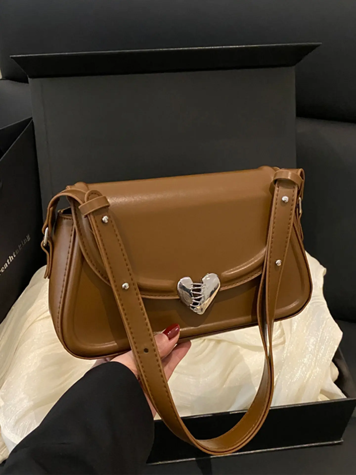 Black Heart Logo Shoulder Bag for Women - Image 8