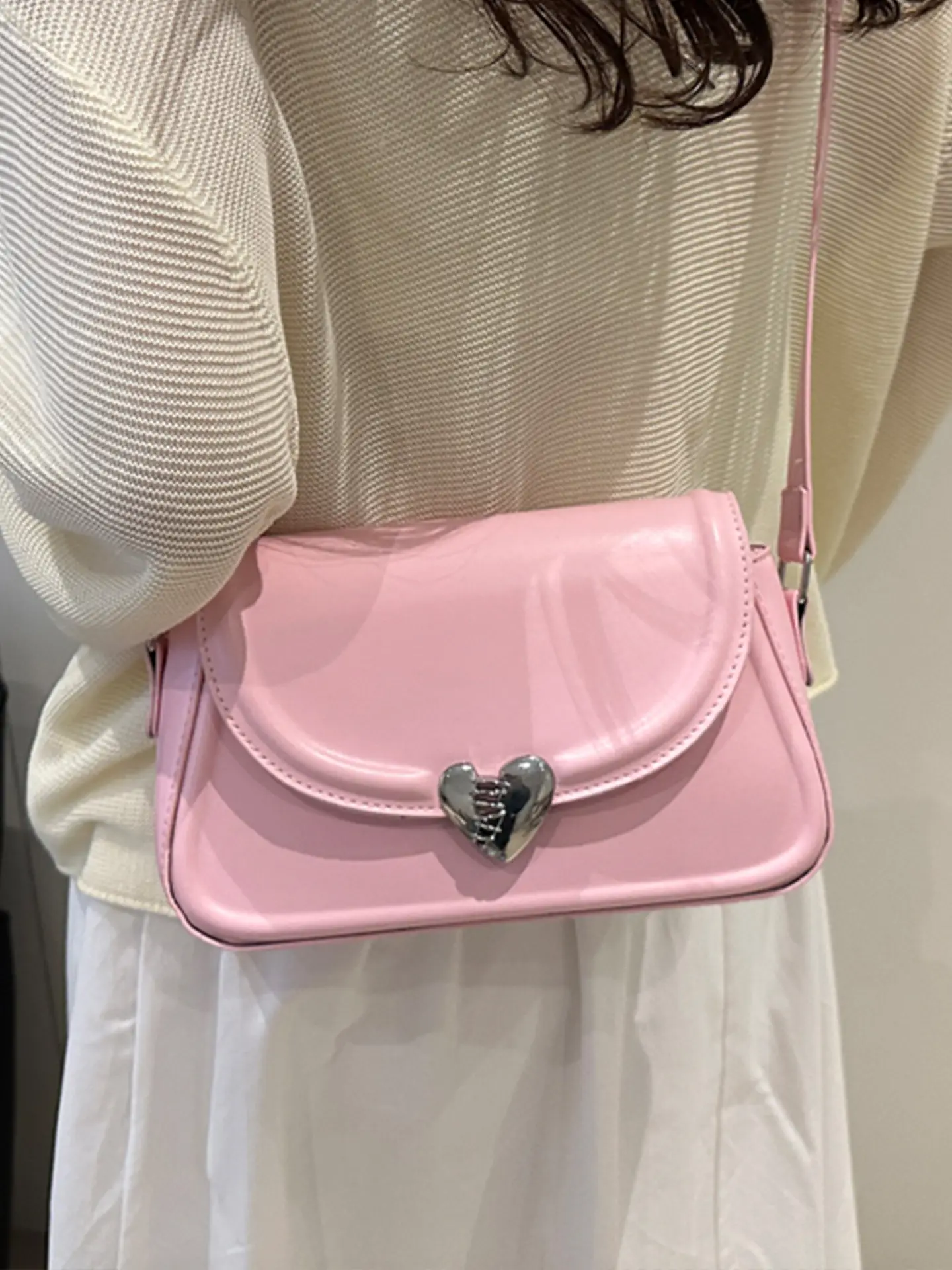 Black Heart Logo Shoulder Bag for Women - Image 9