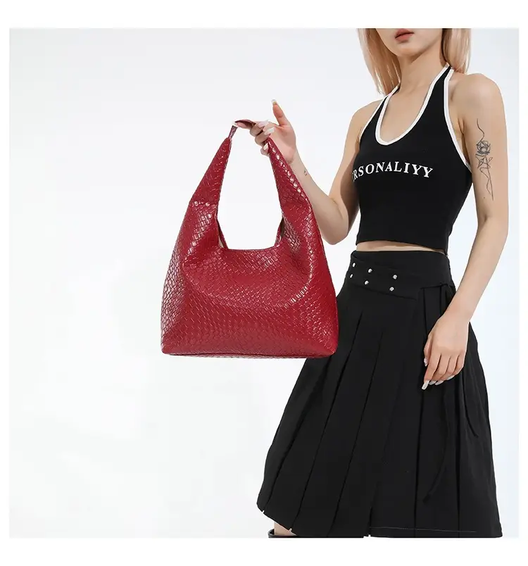 Red Knitted Shoulder Bag for Women 2025 — feature 12