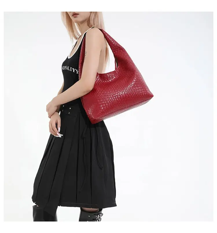 Red Knitted Shoulder Bag for Women 2025 — feature 13