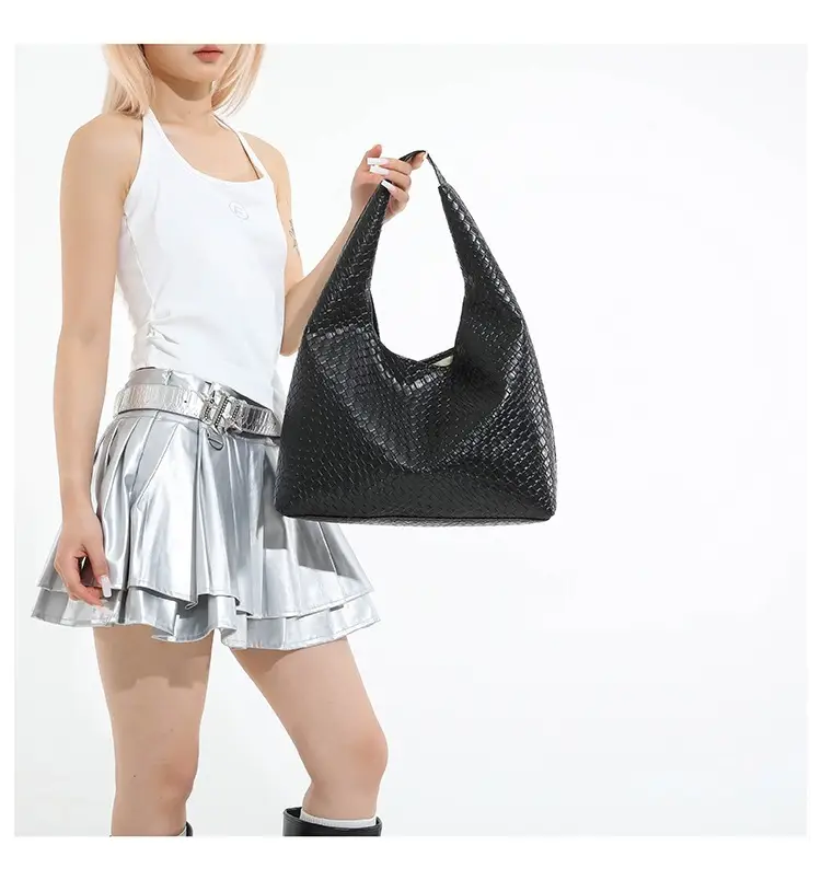 Red Knitted Shoulder Bag for Women 2025 — feature 15