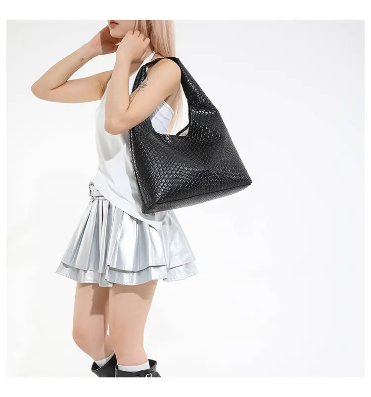 Red Knitted Shoulder Bag for Women 2025 — feature 16