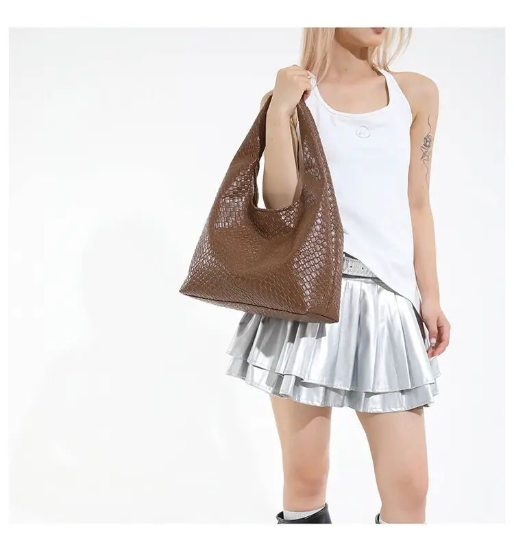 Red Knitted Shoulder Bag for Women 2025 — feature 18