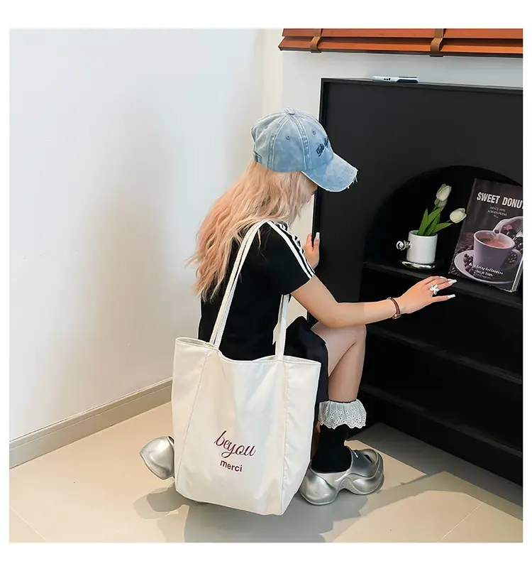 Women Red Striped Canvas Commuting Bag Large Capacity — feature 18