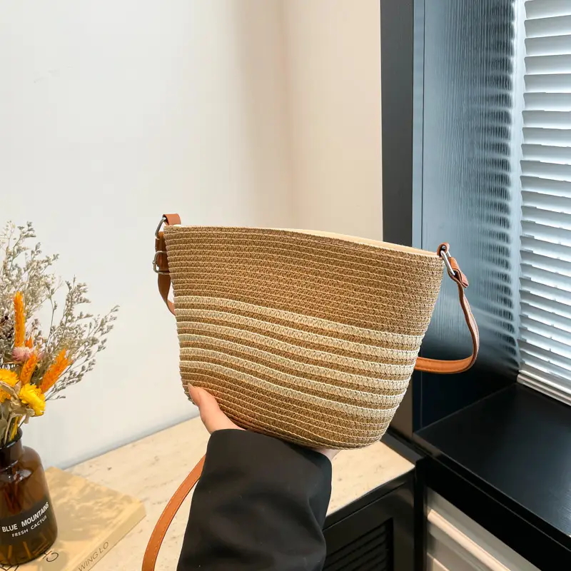 Women Straw Woven Bucket Bag Large Capacity One Shoulder - Image 4