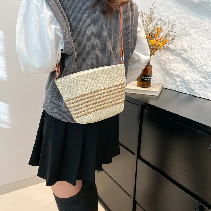 Women Straw Woven Bucket Bag Large Capacity One Shoulder - Image 5