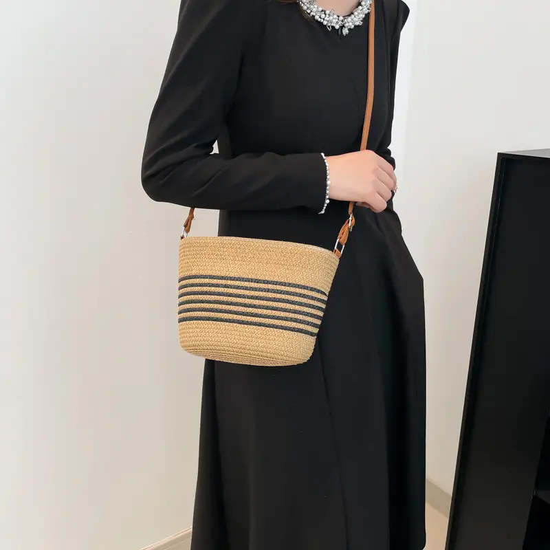Women Straw Woven Bucket Bag Large Capacity One Shoulder - Image 6