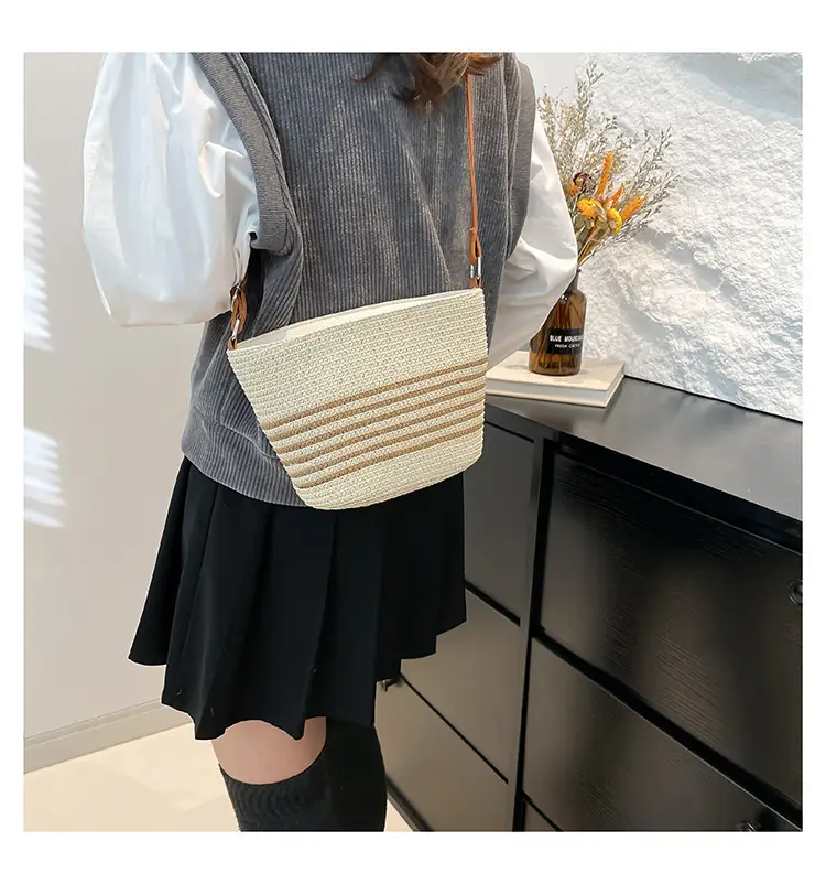 Women Straw Woven Bucket Bag Large Capacity One Shoulder — feature 10