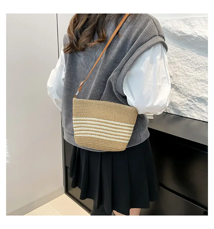 Women Straw Woven Bucket Bag Large Capacity One Shoulder — feature 12