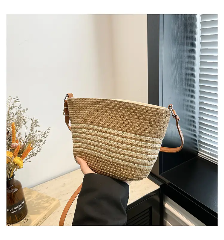 Women Straw Woven Bucket Bag Large Capacity One Shoulder - Image 3