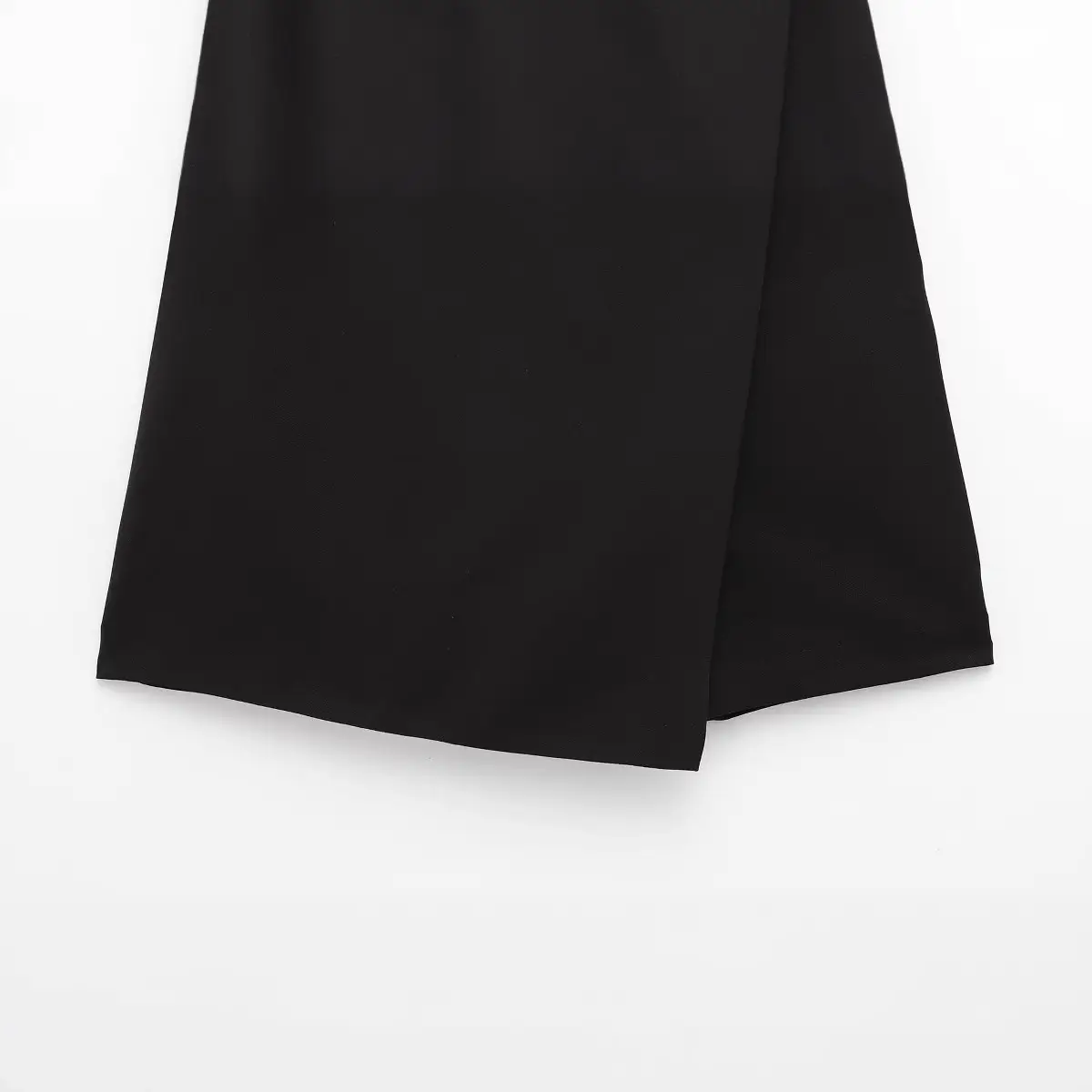 Black Belted Double-Breasted Culotte Shorts for Women - Image 4