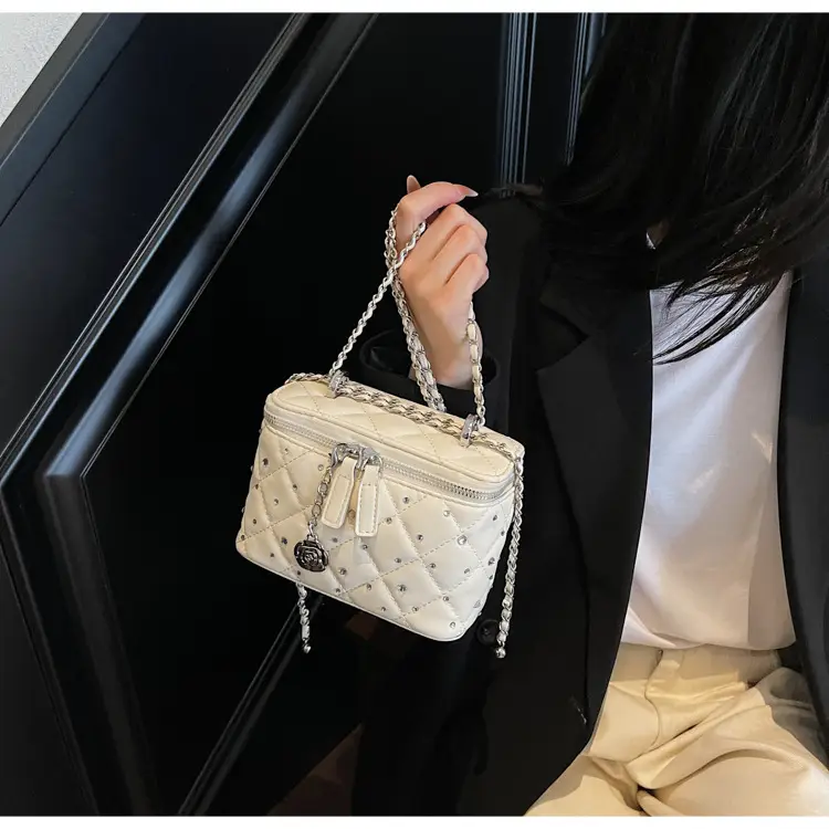 Chanel-Style Quilted Chain Shoulder Bag for Women 2026 — feature 17