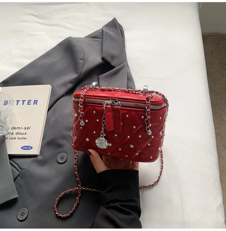 Chanel-Style Quilted Chain Shoulder Bag for Women 2026 — feature 44