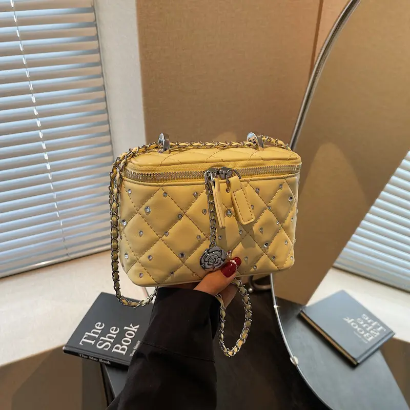 Chanel-Style Quilted Chain Shoulder Bag for Women 2026 - Image 4