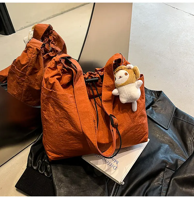 Women's Beige Drawstring Shoulder Bag with Cute Bear Earring — feature 11