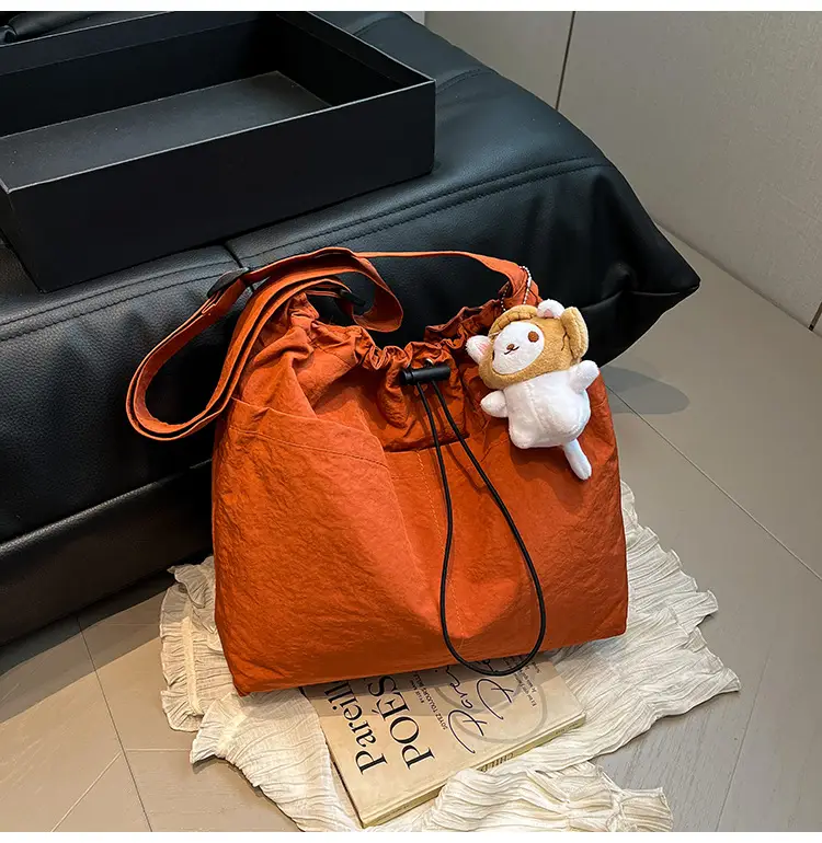 Women's Beige Drawstring Shoulder Bag with Cute Bear Earring — feature 13