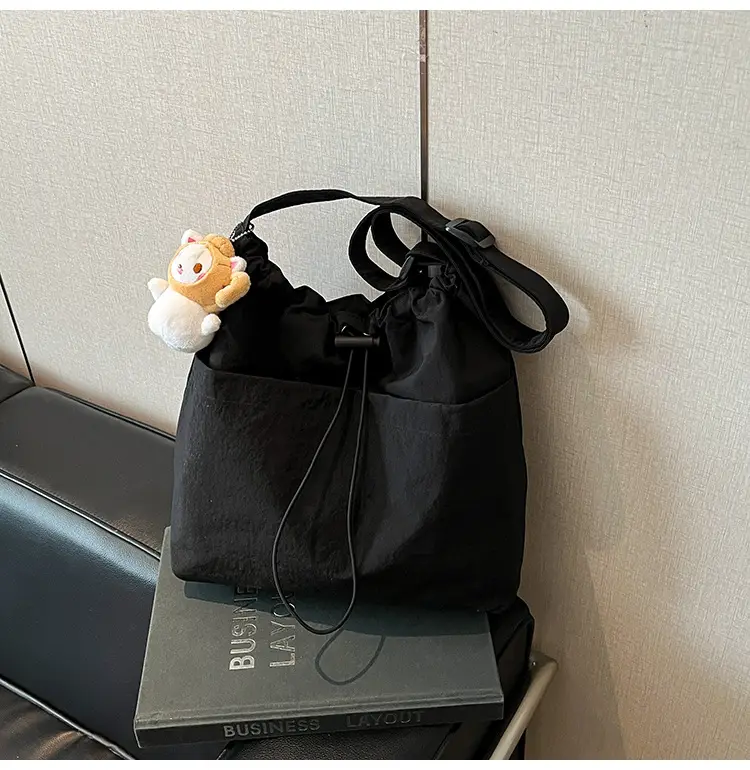 Women's Beige Drawstring Shoulder Bag with Cute Bear Earring — feature 22
